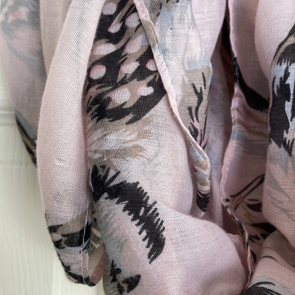 Pink patterned infinity scarf - Picture 3 of 5